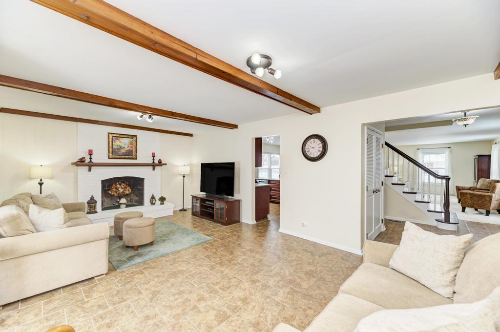 1010 W Haven Drive, Arlington Heights, IL 60005