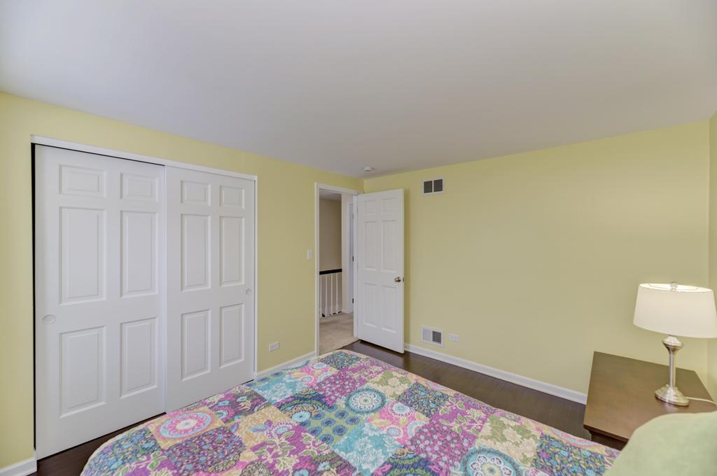 1010 W Haven Drive, Arlington Heights, IL 60005