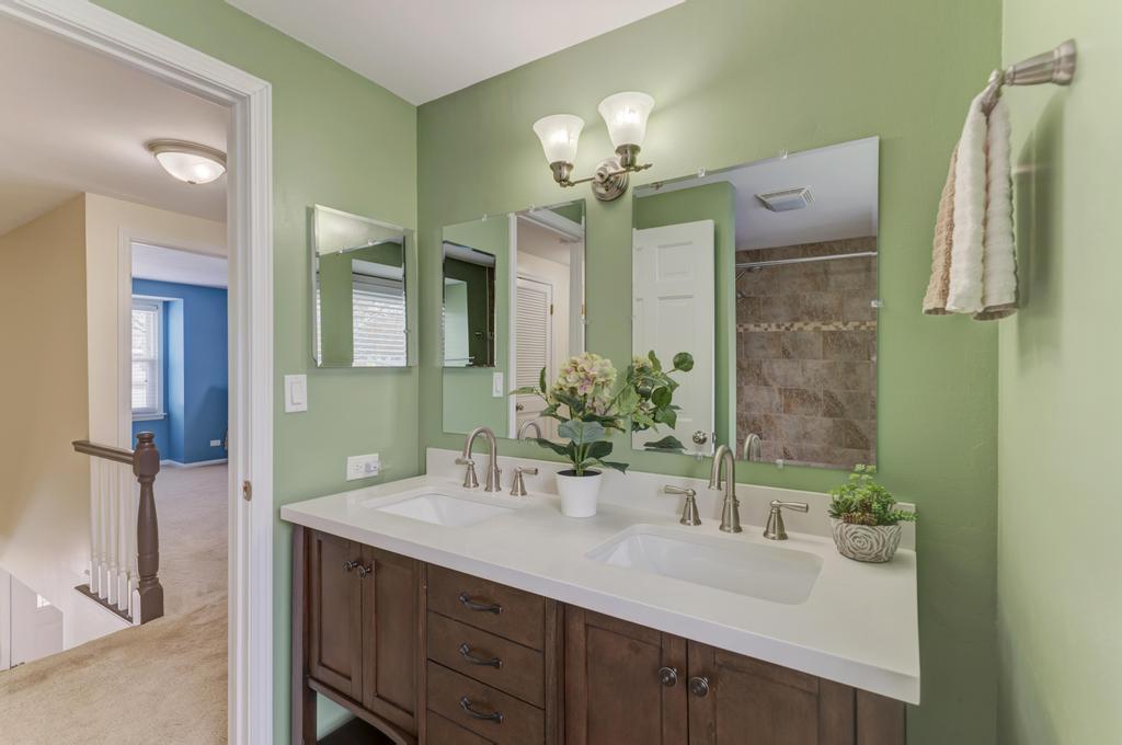 1010 W Haven Drive, Arlington Heights, IL 60005