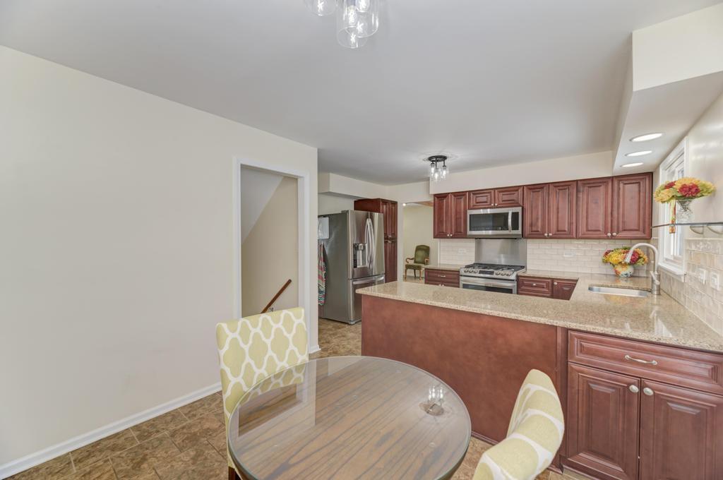 1010 W Haven Drive, Arlington Heights, IL 60005