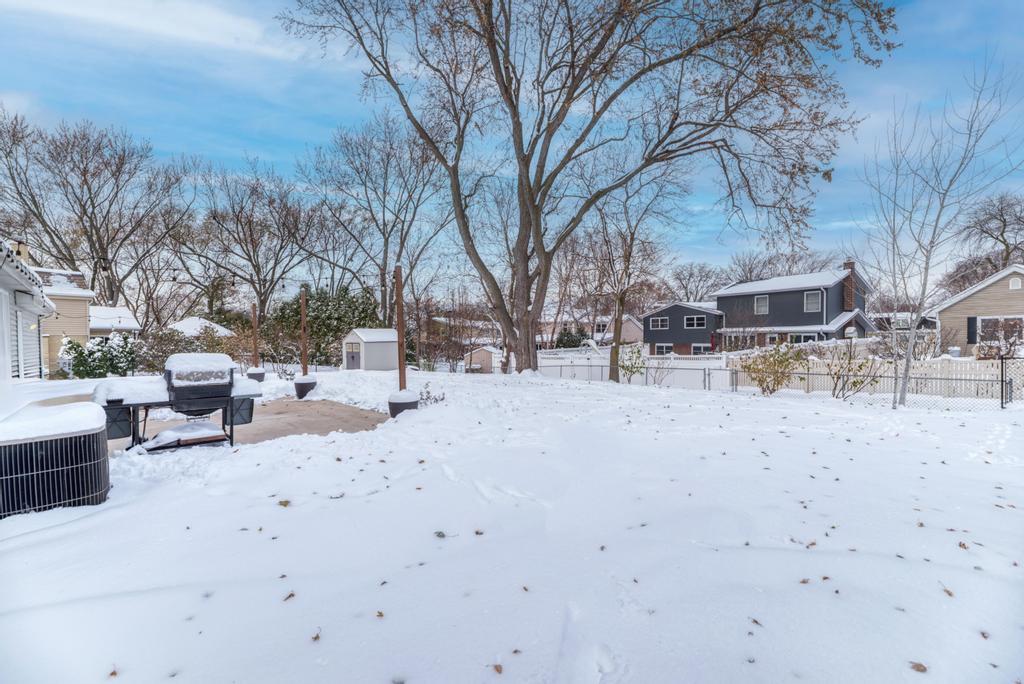 1010 W Haven Drive, Arlington Heights, IL 60005