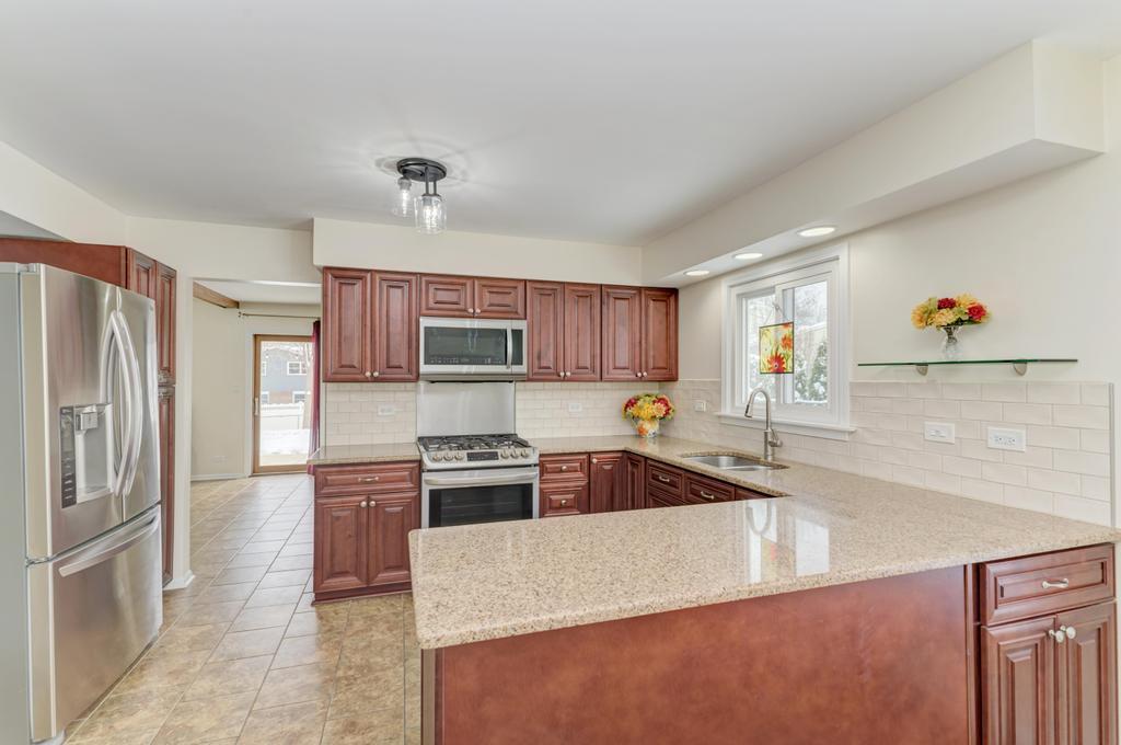 1010 W Haven Drive, Arlington Heights, IL 60005