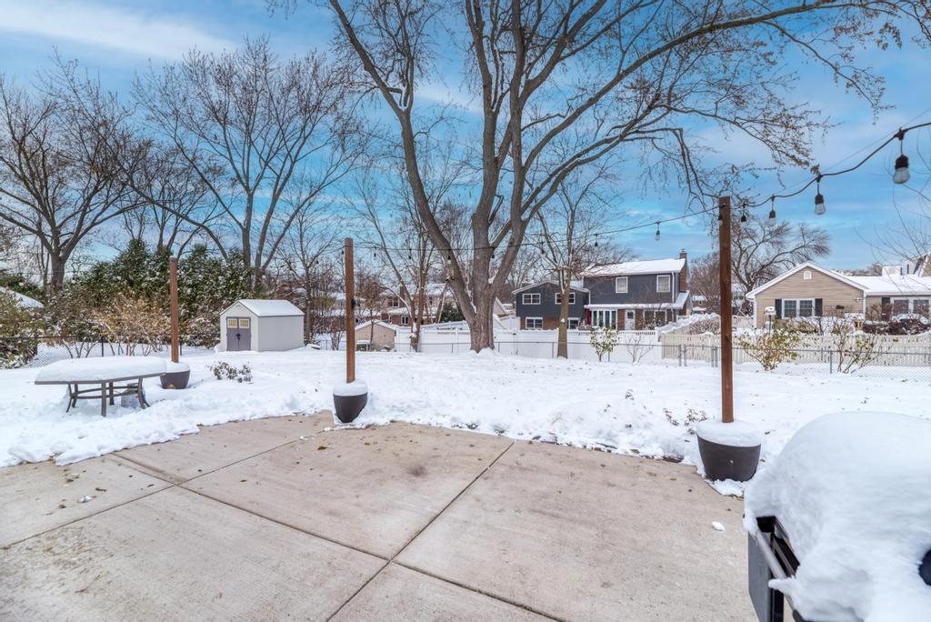 1010 W Haven Drive, Arlington Heights, IL 60005