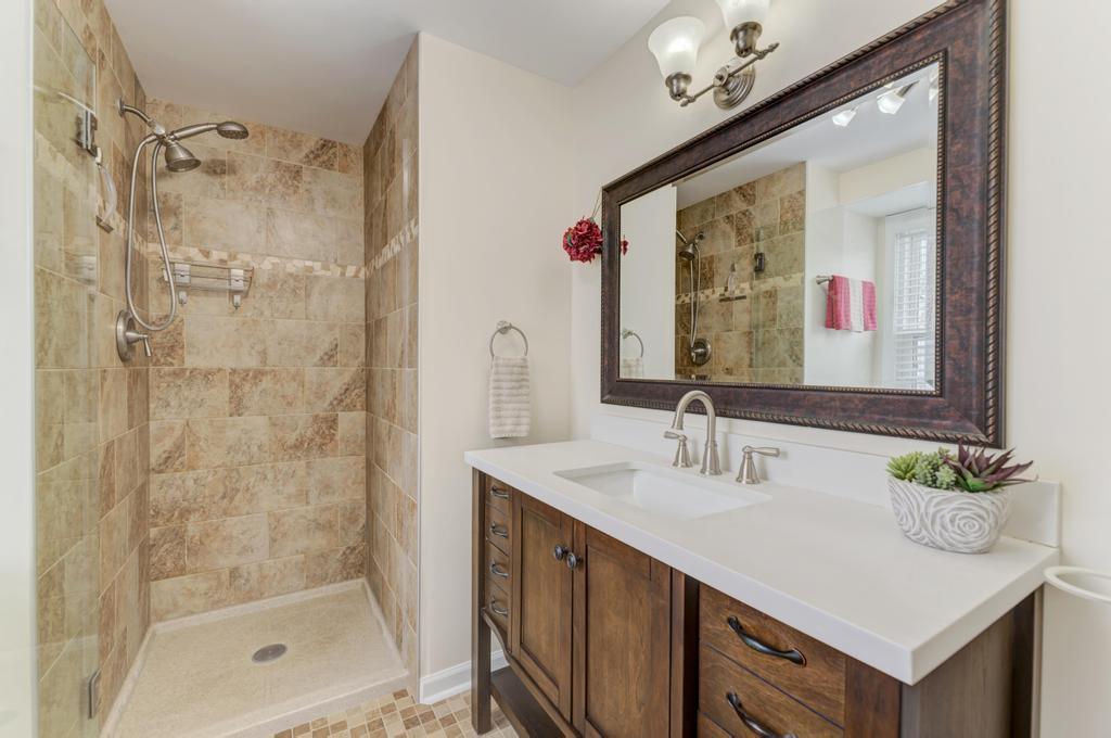 1010 W Haven Drive, Arlington Heights, IL 60005