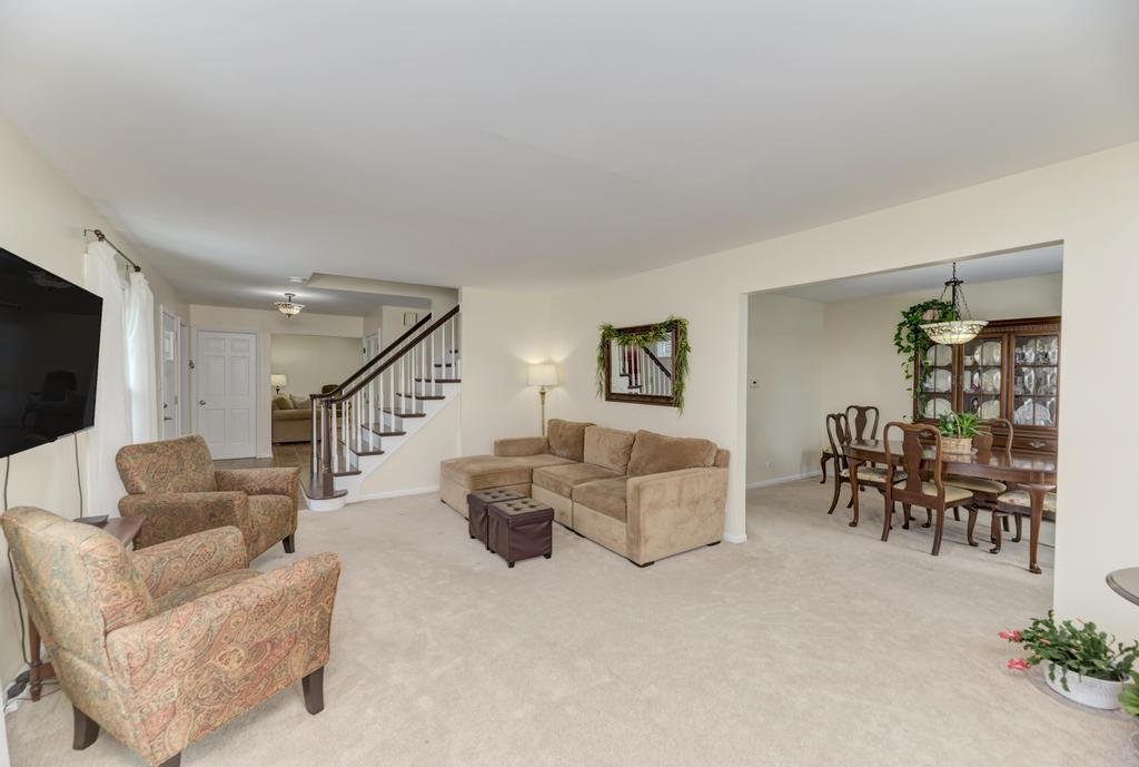 1010 W Haven Drive, Arlington Heights, IL 60005