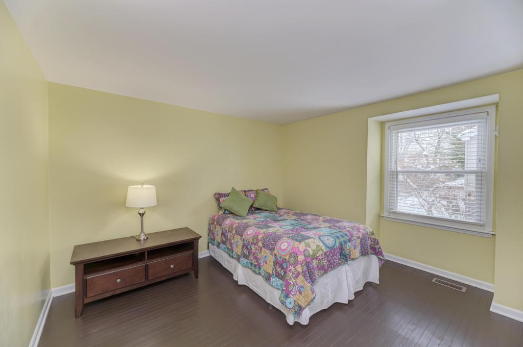 1010 W Haven Drive, Arlington Heights, IL 60005