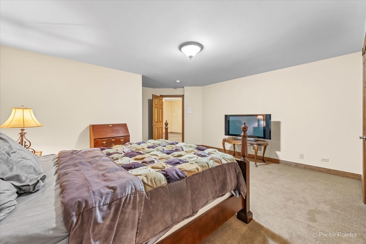 10018 Haegers Bend Road, Algonquin, IL 60102