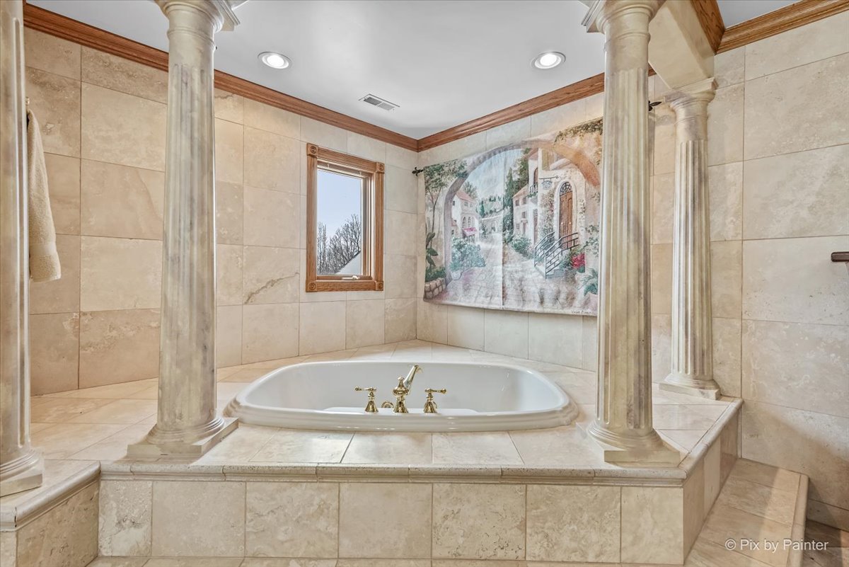 10018 Haegers Bend Road, Algonquin, IL 60102