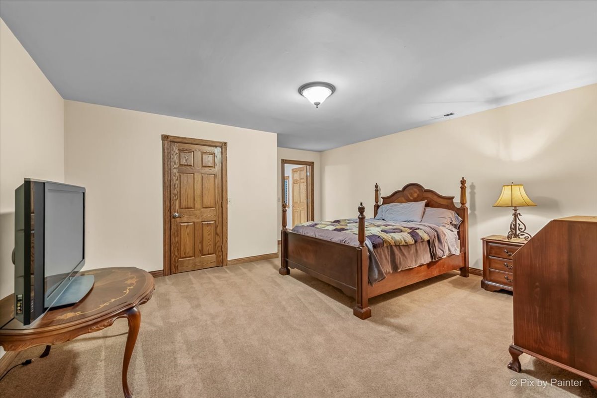 10018 Haegers Bend Road, Algonquin, IL 60102