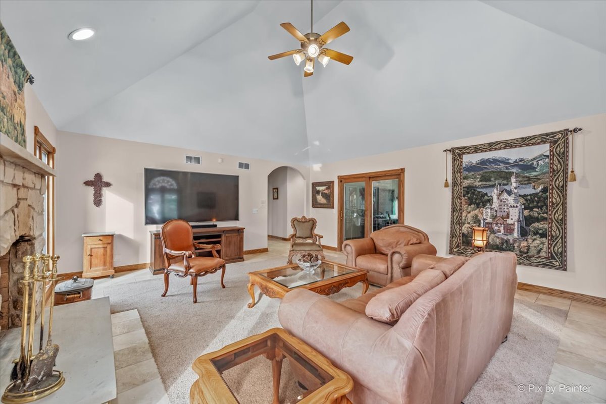 10018 Haegers Bend Road, Algonquin, IL 60102