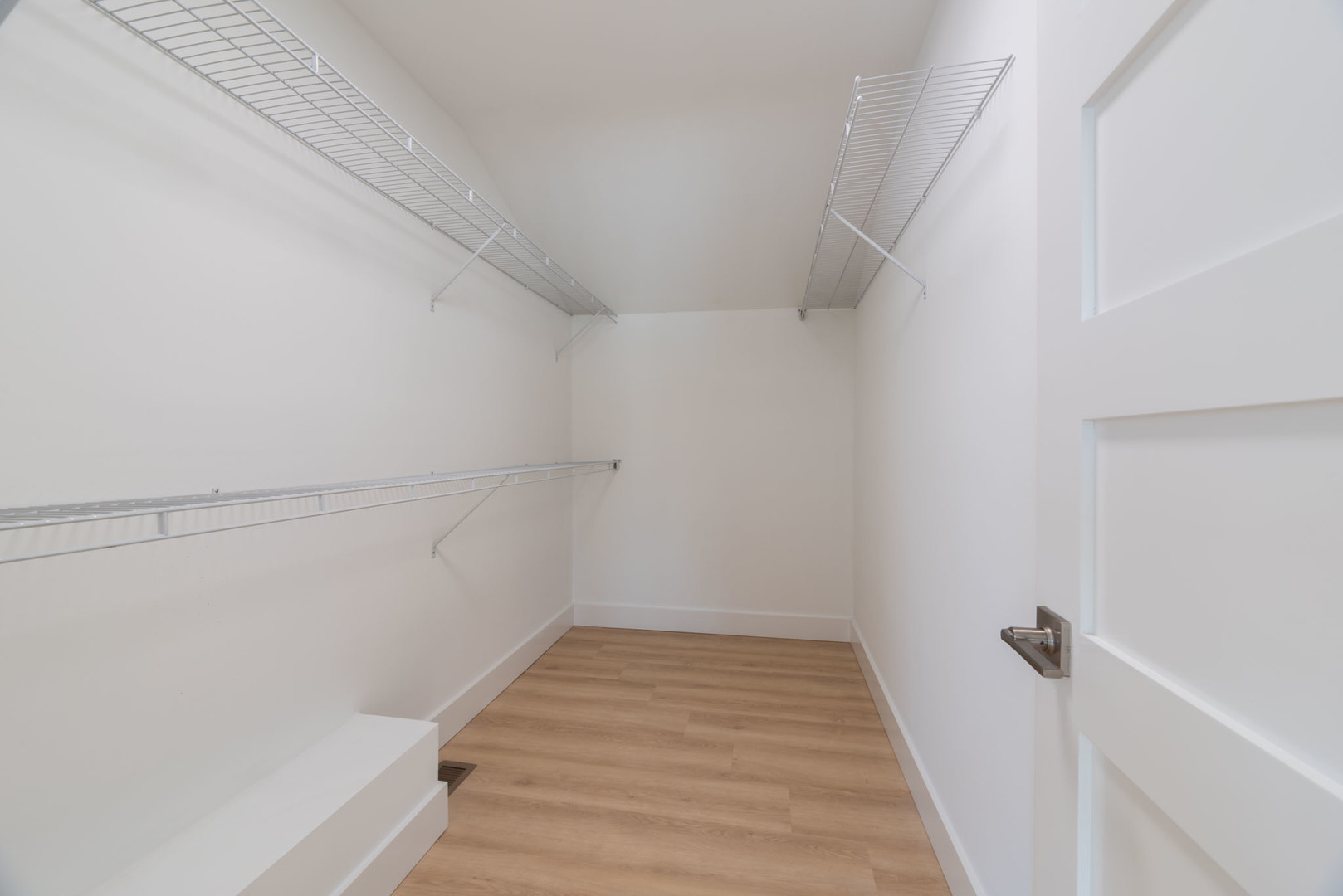 3437 Summerhill Drive, Woodridge, IL 60517