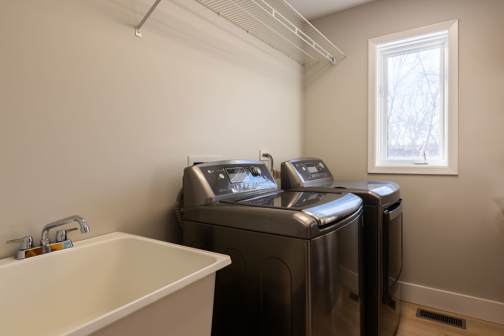 3437 Summerhill Drive, Woodridge, IL 60517