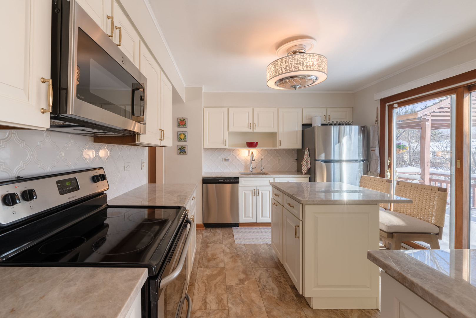 795 Plymouth Road, Hoffman Estates, IL 60192