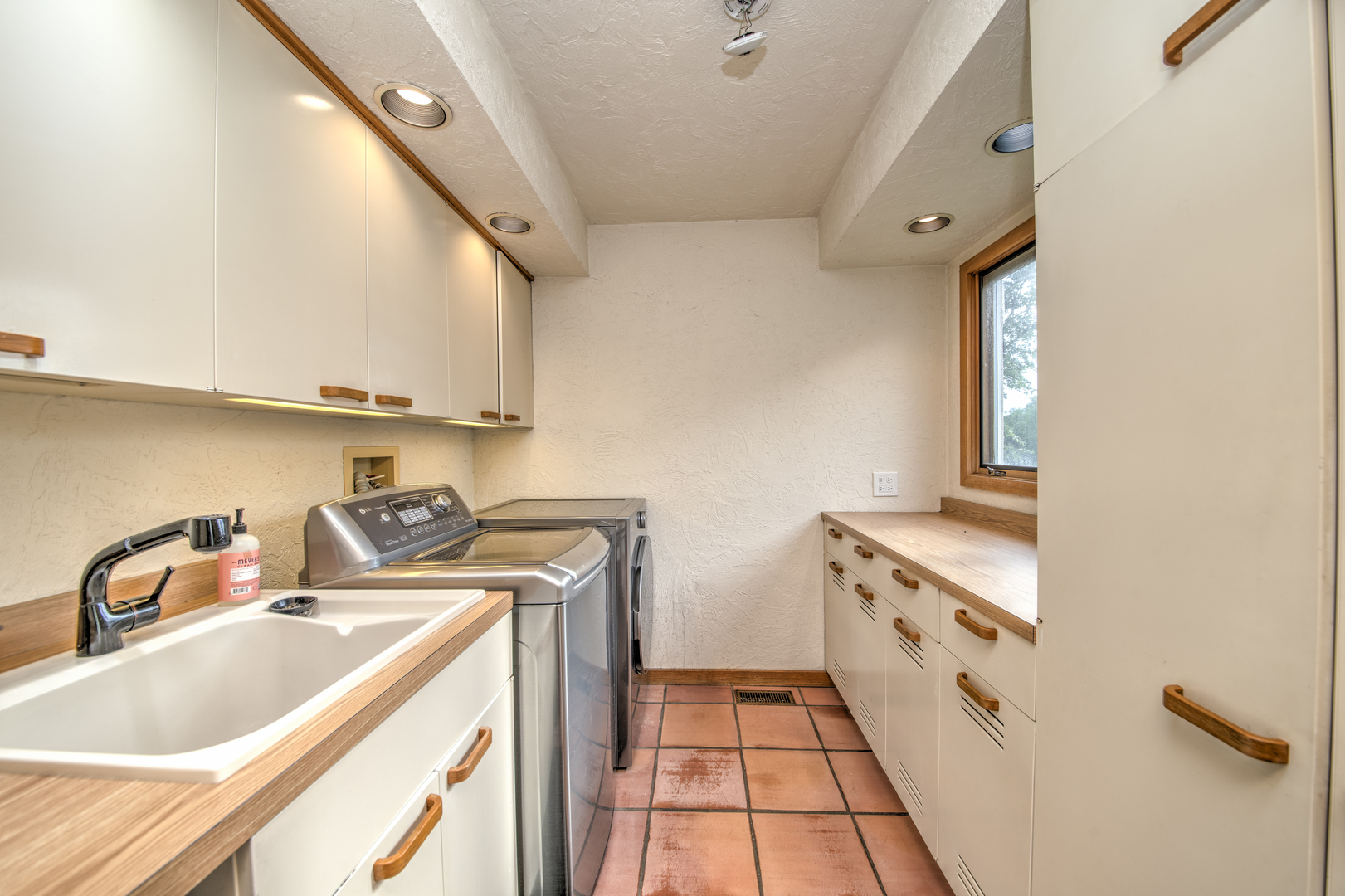 8170 Lake Ridge Drive, Burr Ridge, IL 60527