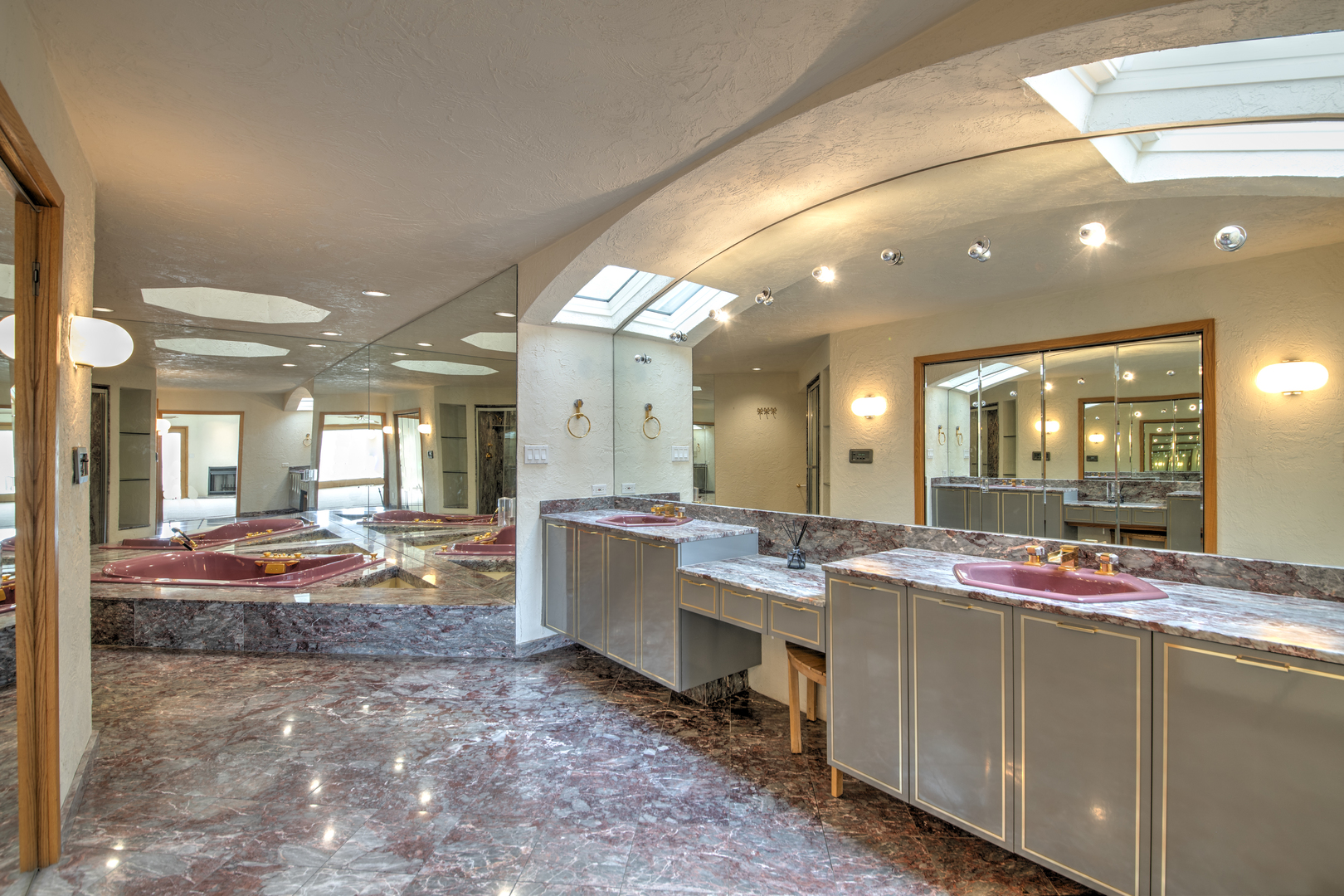 8170 Lake Ridge Drive, Burr Ridge, IL 60527