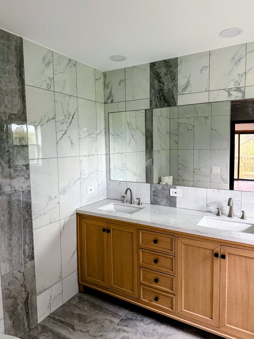 27996 W Roberts Road, Lake Barrington, IL 60010