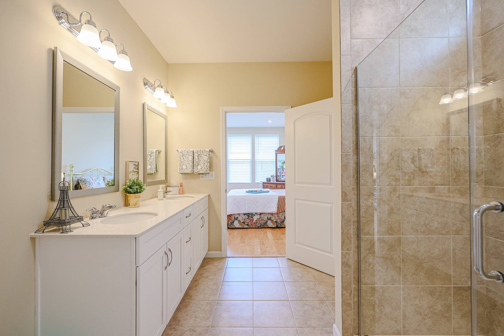 580 N Highlander Way, Addison, IL 60101