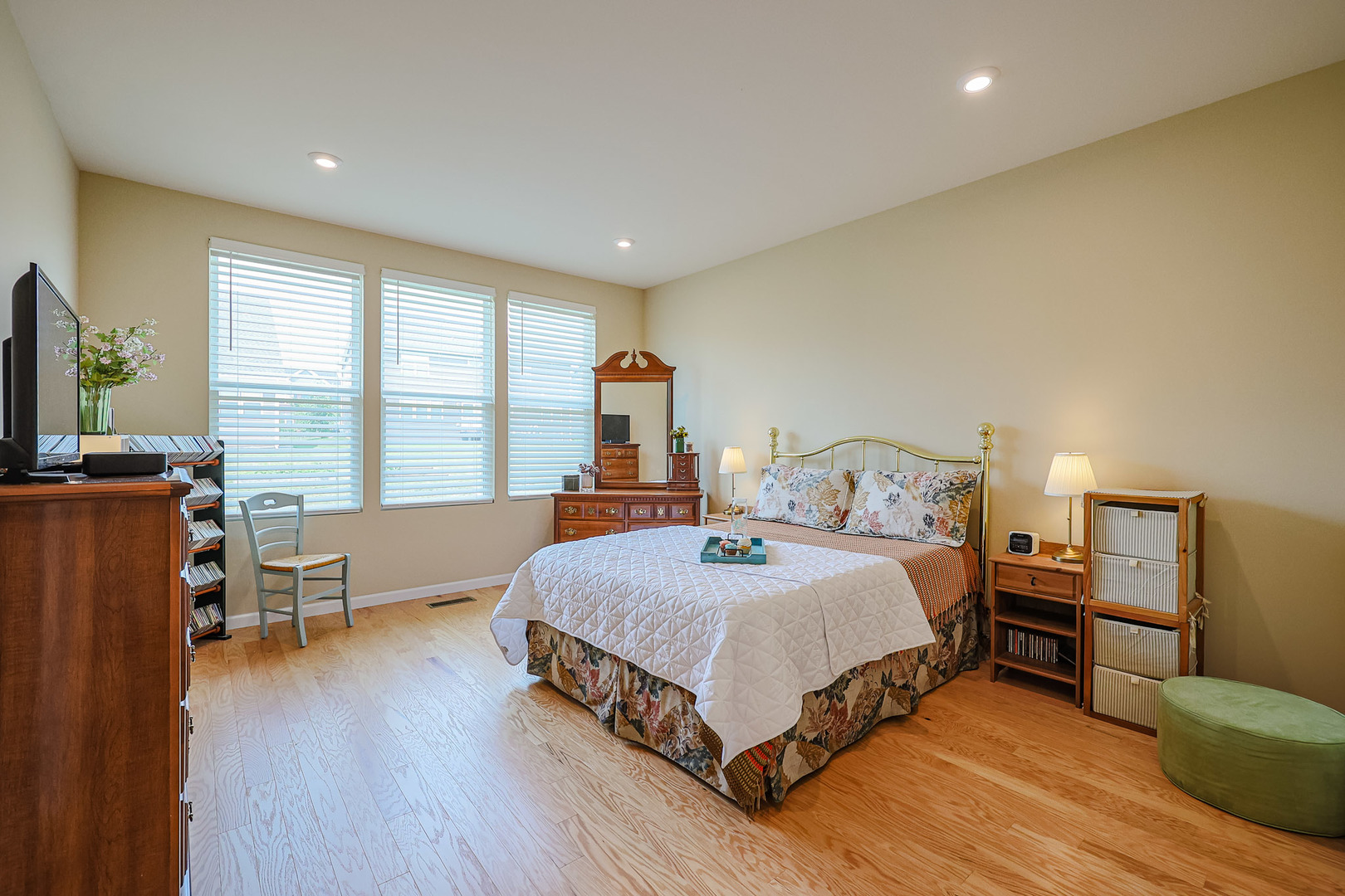 580 N Highlander Way, Addison, IL 60101