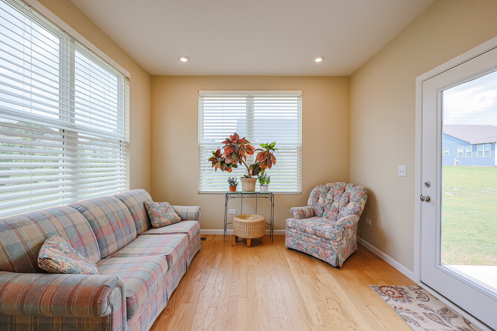 580 N Highlander Way, Addison, IL 60101