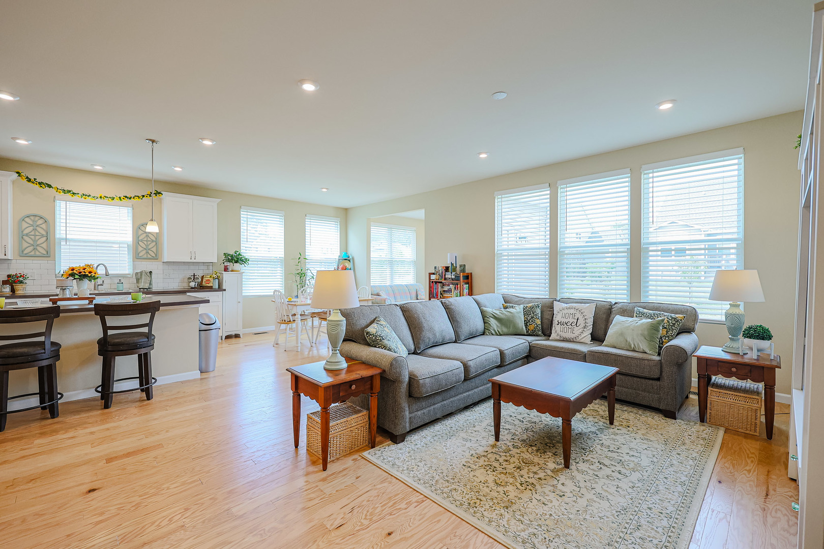 580 N Highlander Way, Addison, IL 60101