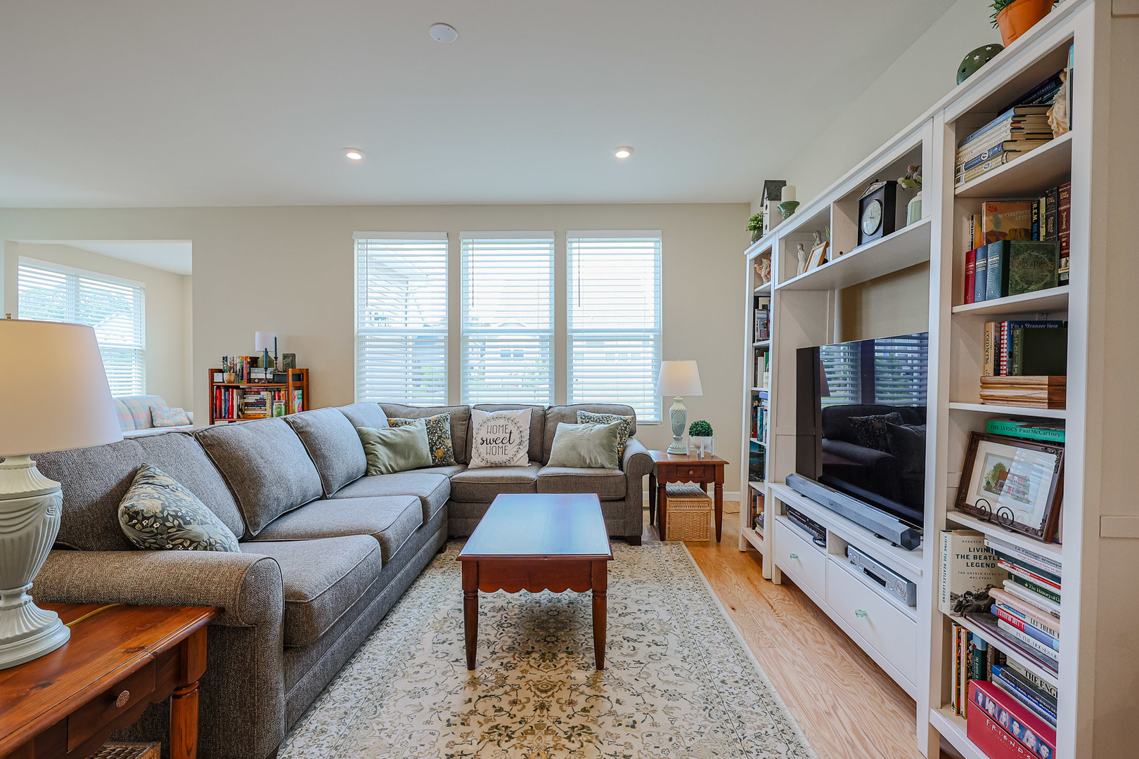 580 N Highlander Way, Addison, IL 60101