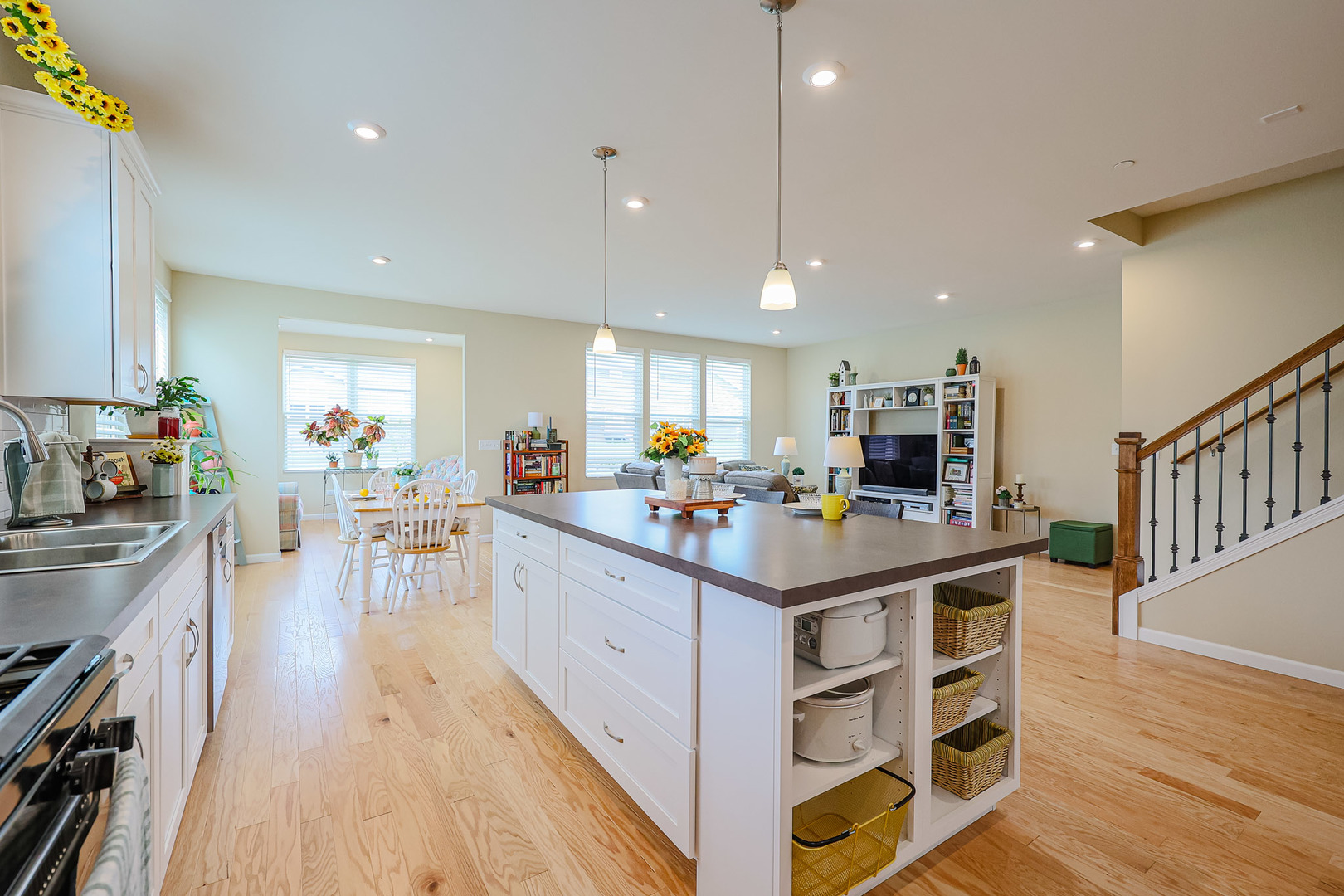 580 N Highlander Way, Addison, IL 60101