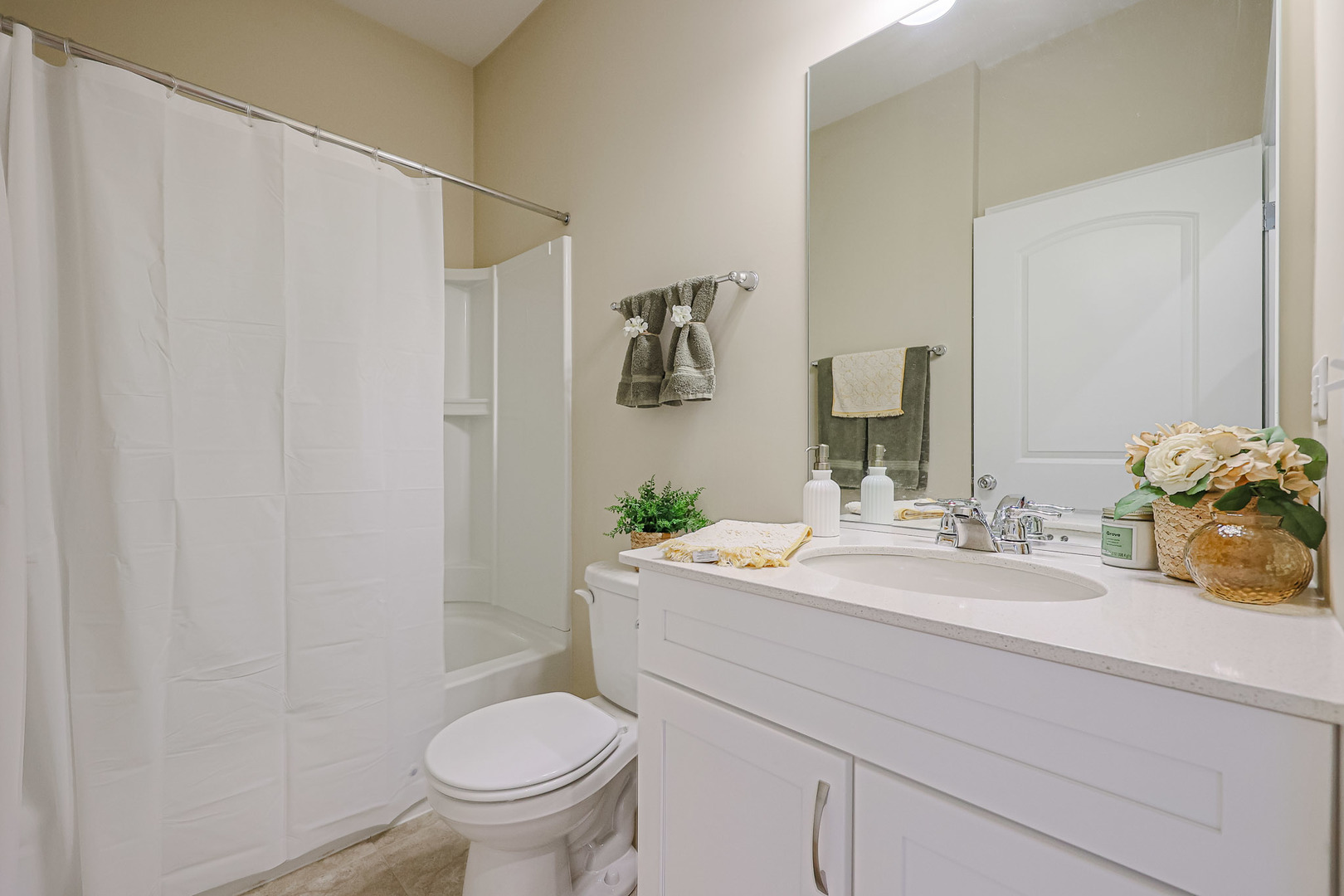 580 N Highlander Way, Addison, IL 60101