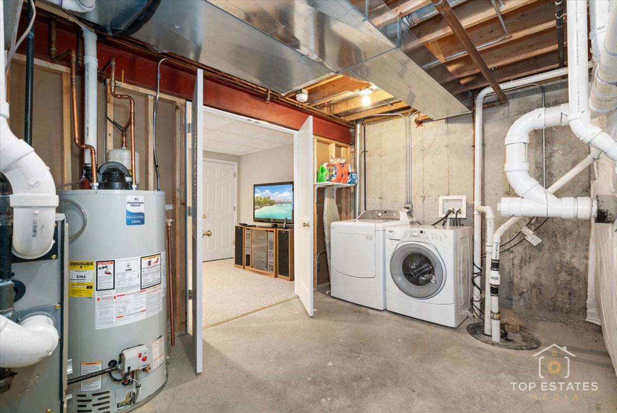 1631 PAULINE Circle, Mundelein, IL 60060