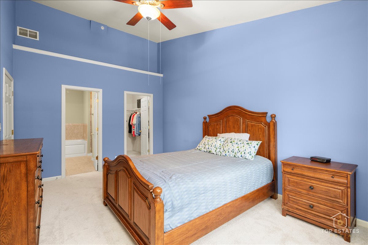 1631 PAULINE Circle, Mundelein, IL 60060