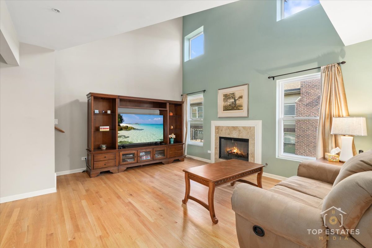 1631 PAULINE Circle, Mundelein, IL 60060