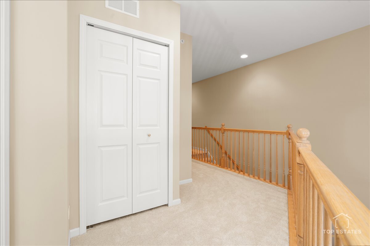 1631 PAULINE Circle, Mundelein, IL 60060