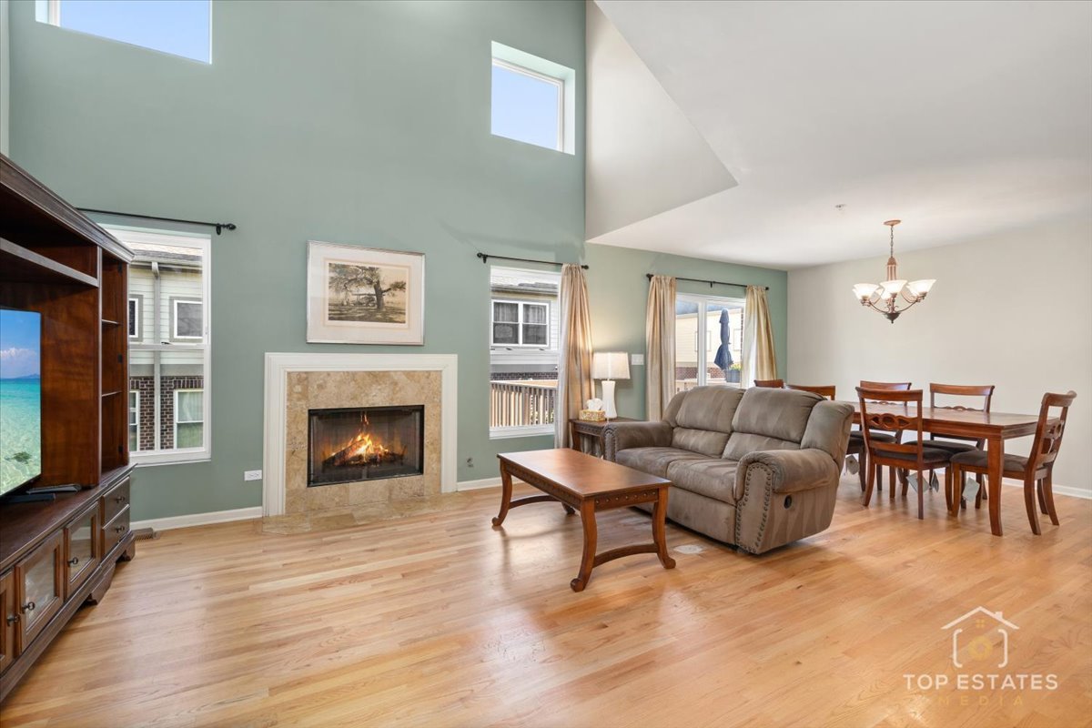 1631 PAULINE Circle, Mundelein, IL 60060