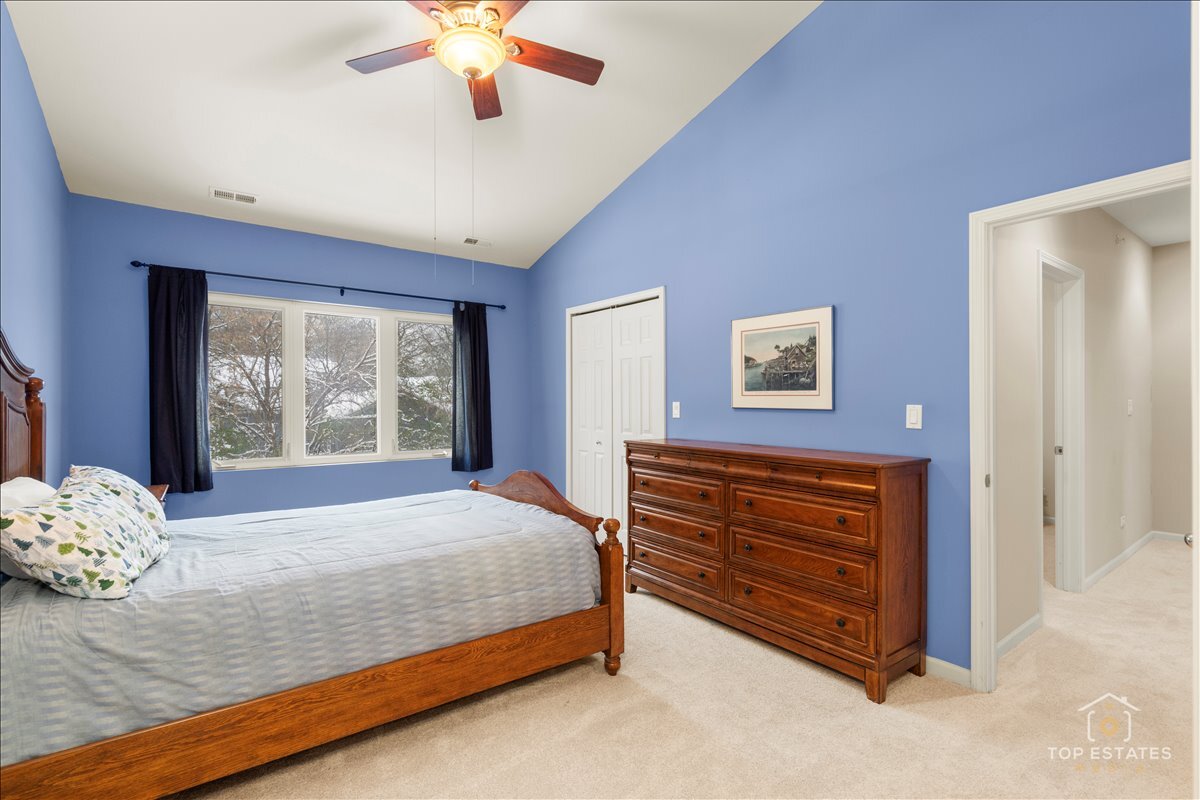 1631 PAULINE Circle, Mundelein, IL 60060