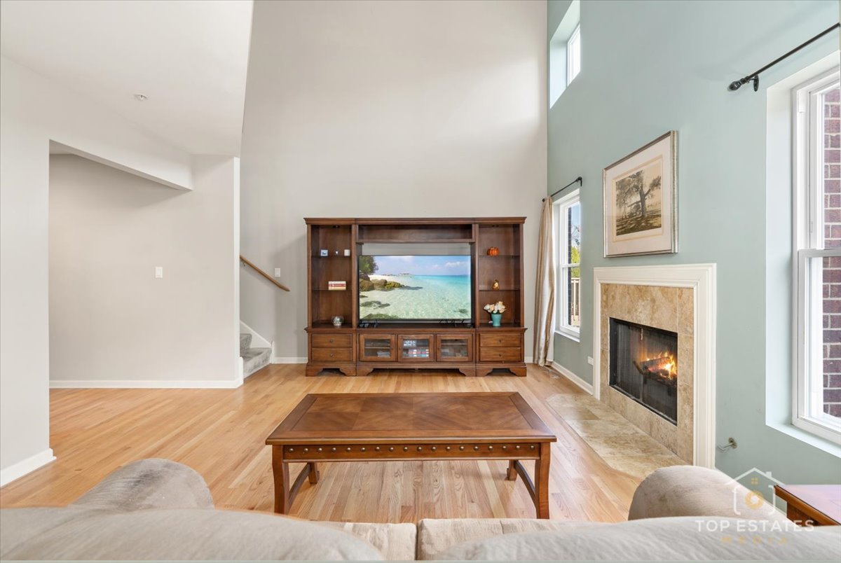 1631 PAULINE Circle, Mundelein, IL 60060