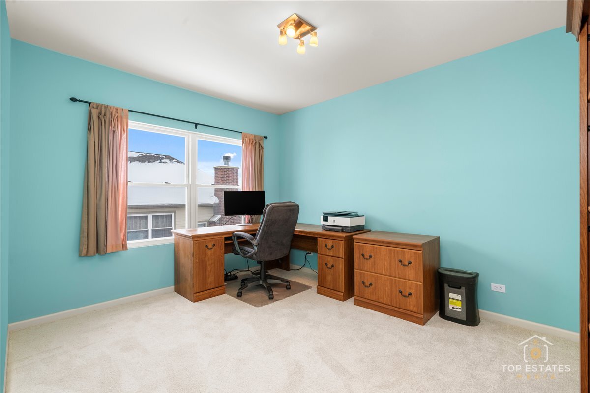 1631 PAULINE Circle, Mundelein, IL 60060