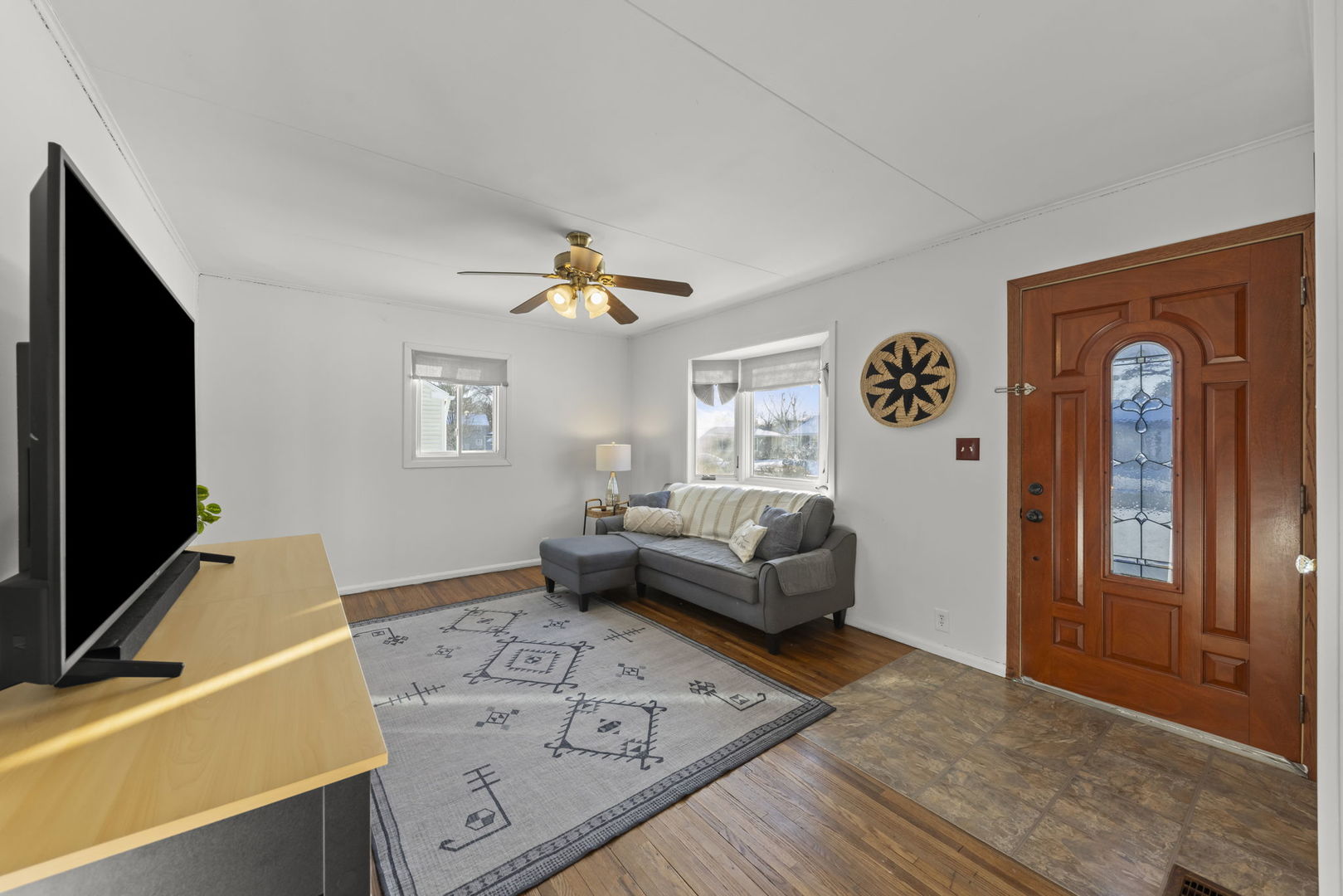 115 N WESTERN Avenue, Aurora, IL 60506