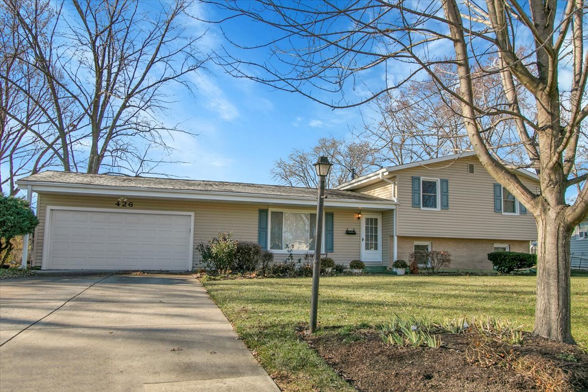 426 Thunderbird Trail, Carol Stream, IL 60188