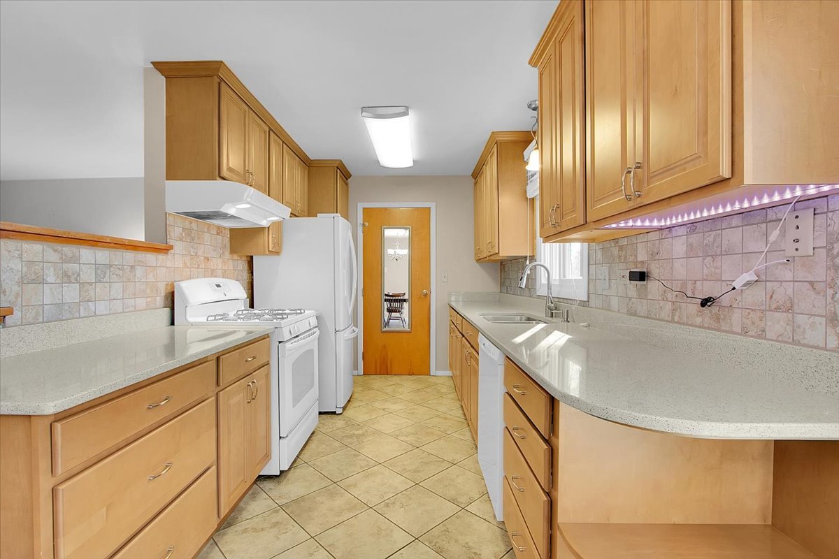 426 Thunderbird Trail, Carol Stream, IL 60188