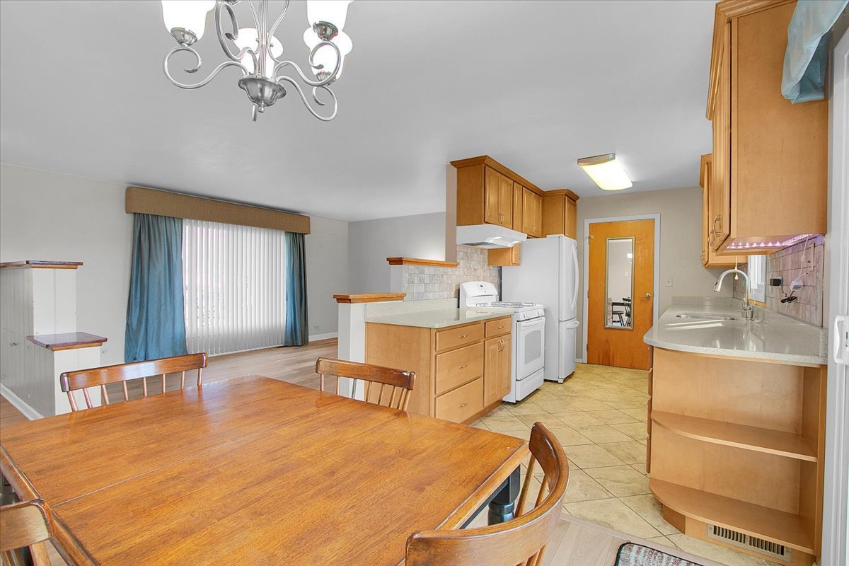 426 Thunderbird Trail, Carol Stream, IL 60188