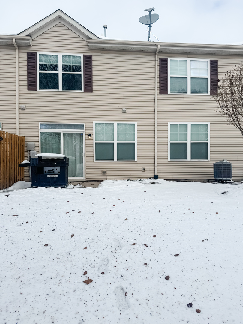 1286 Newport Circle, Pingree Grove, IL 60140