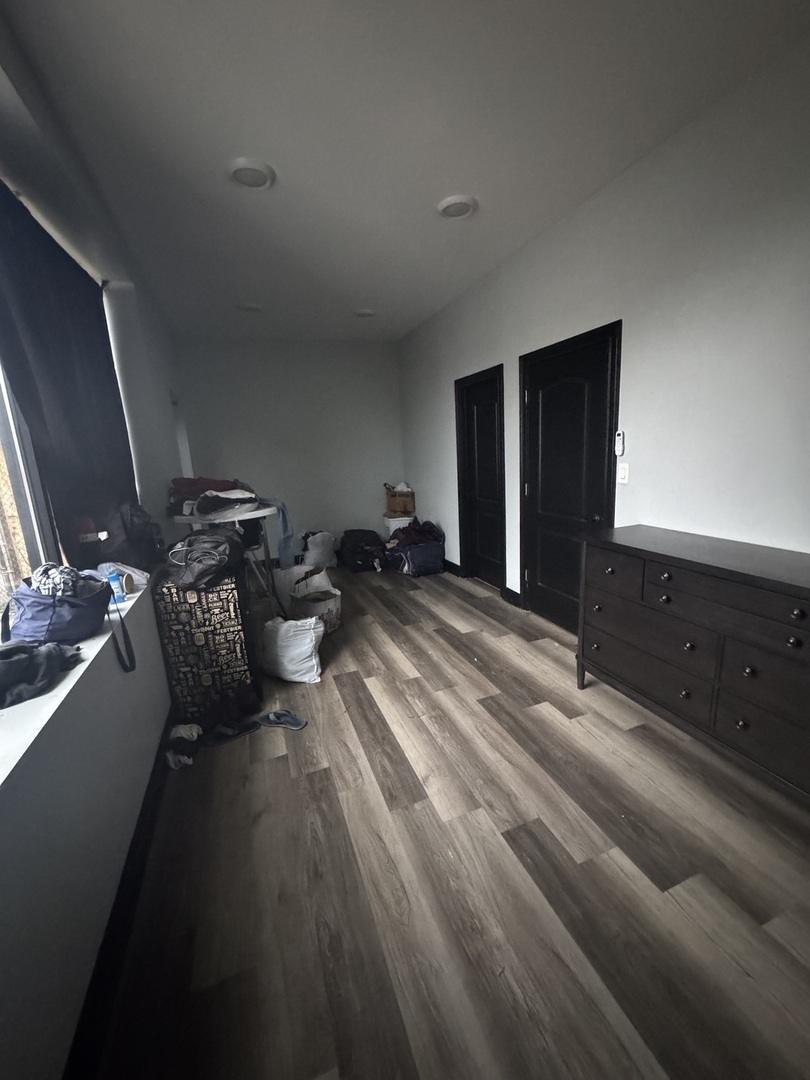 3327 W Columbus Avenue, Chicago, IL 60652