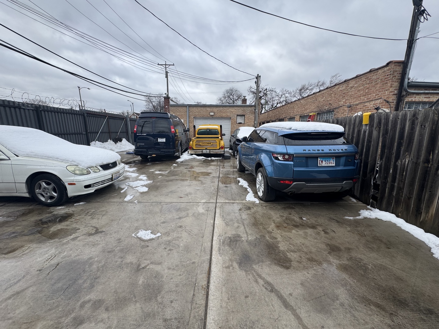 3327 W Columbus Avenue, Chicago, IL 60652