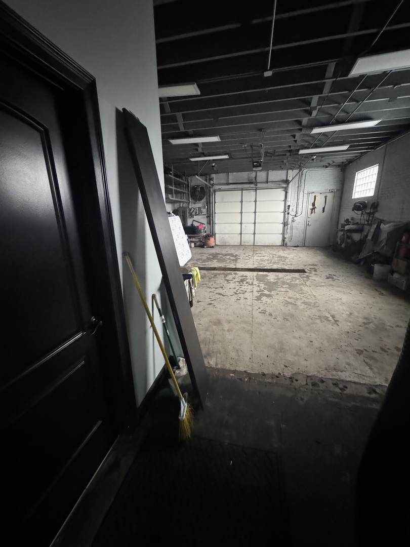 3327 W Columbus Avenue, Chicago, IL 60652