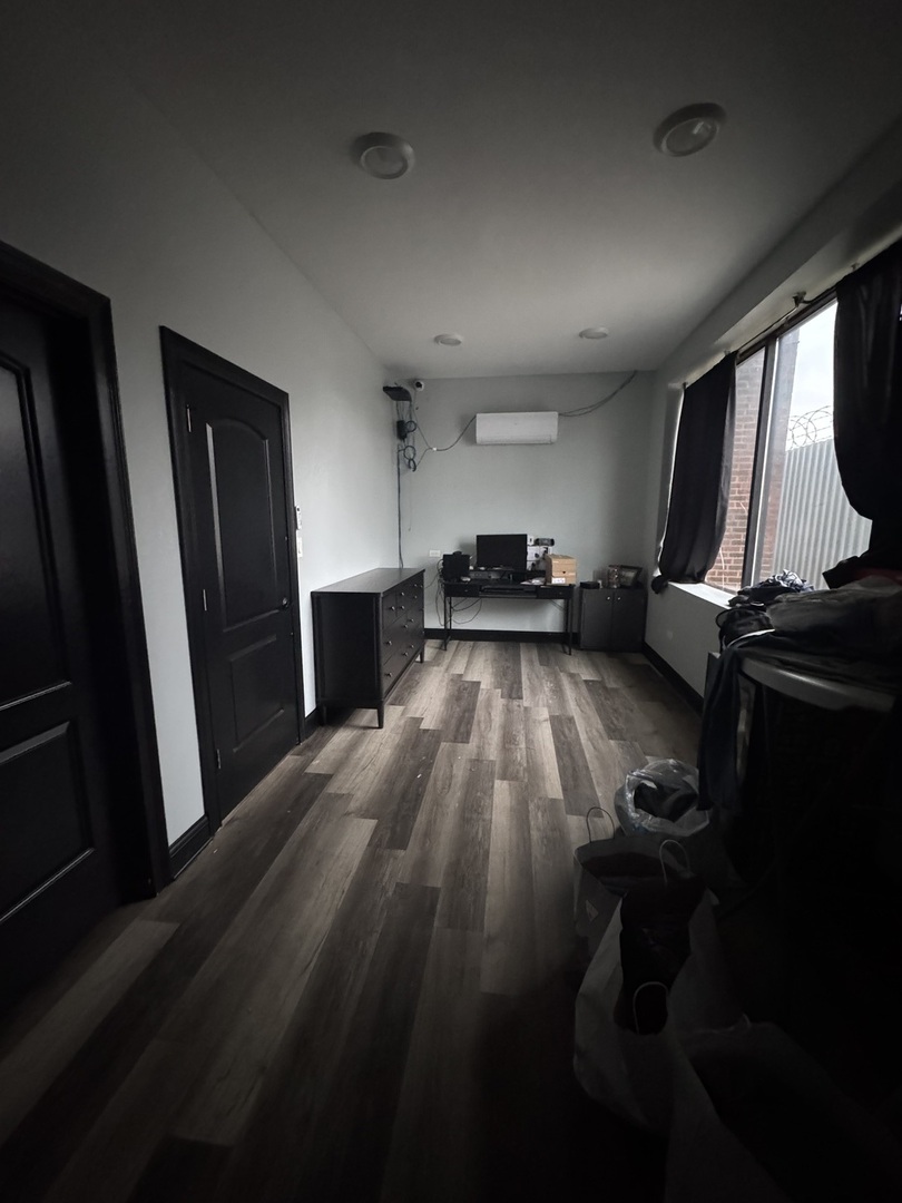 3327 W Columbus Avenue, Chicago, IL 60652