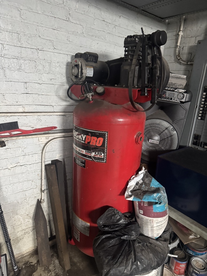 3327 W Columbus Avenue, Chicago, IL 60652