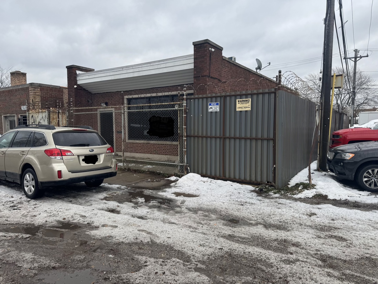 3327 W Columbus Avenue, Chicago, IL 60652