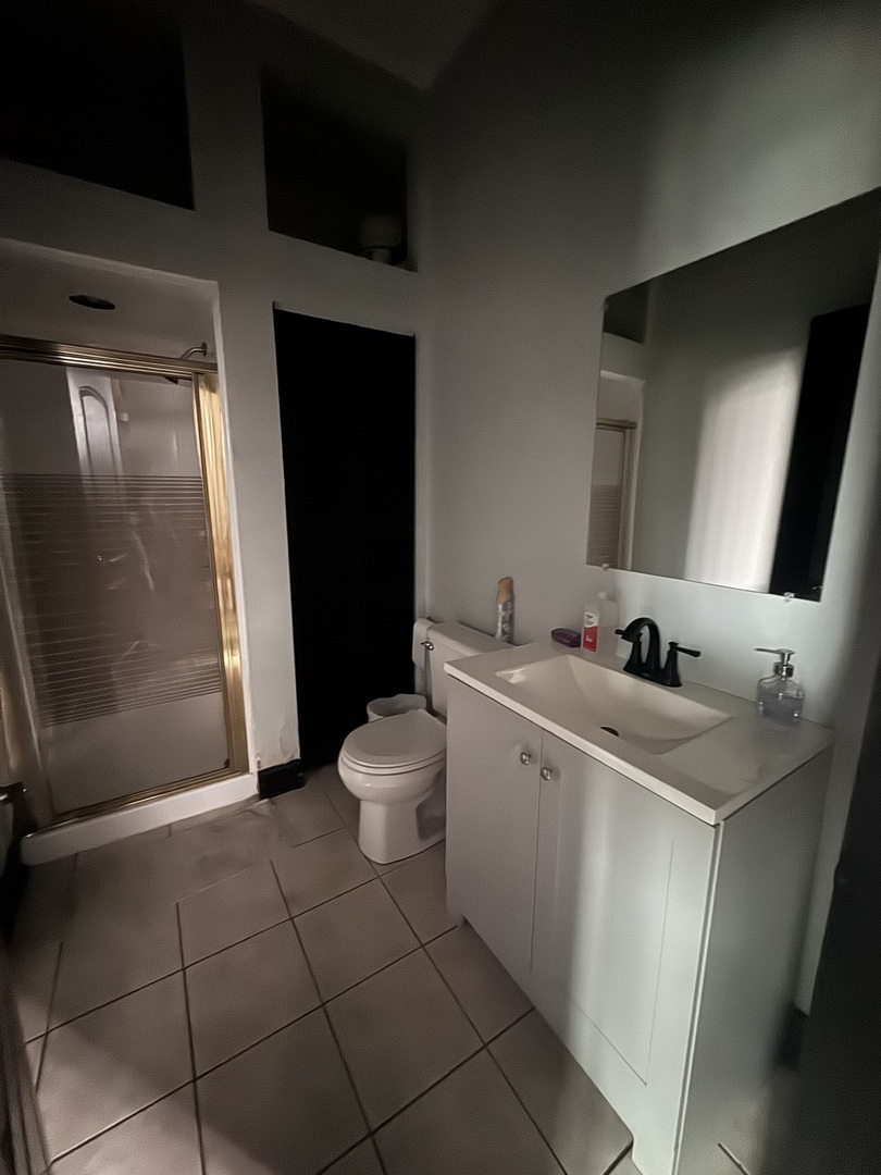 3327 W Columbus Avenue, Chicago, IL 60652