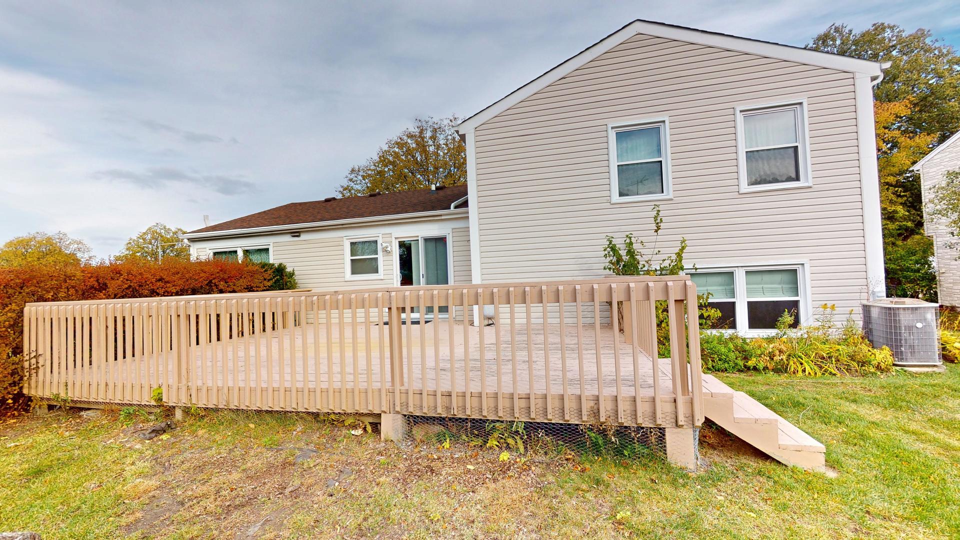 1327 Larchmont Drive, Buffalo Grove, IL 60089