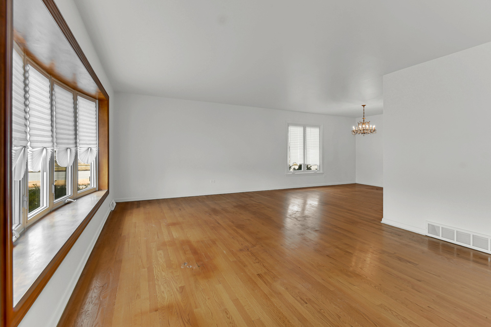 511 W Arquilla Drive, Glenwood, IL 60425