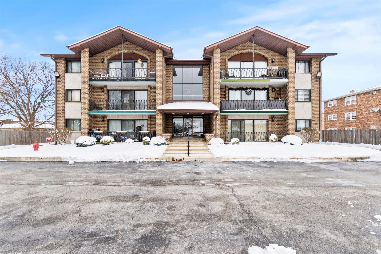 9051 S Roberts Road #310, Hickory Hills, IL 60457